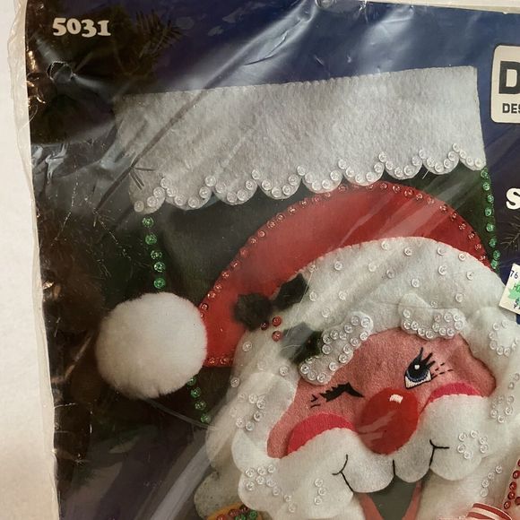 Design Works #5031 Santa Felt Stocking Craft Kit Winking Face Bell Cane NOS Open - Picture 2 of 4